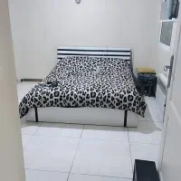 تخت و میز آرایش تمیز