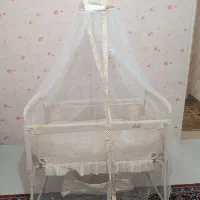 تخت کنار تخت مادر و یا گهواره بی بی کو