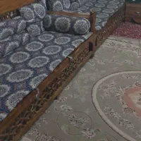 باسلام سه عدد تخت سنتی به فروش می‌رسد