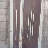 درب ورودی حیاط جنس خوب آهن قدیم بدون زدگی سالم