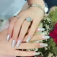 به یک ناخنکار ماهر نیازمندیم درسالن