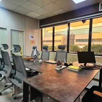 قاضی بازنشسته. وکیل پایه یک دادگستری