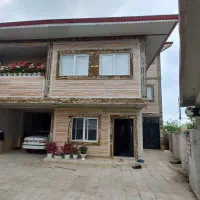 فروش ویلا در ۲طبقه بنا ۲۰۰ متراژ زمین ۳۷۰ سنددار