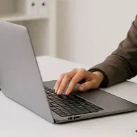به دو نفر منشی خانم نیازمندیم