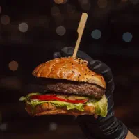 استخدام ساندویچ زن شیفت شب ( بدون جای خواب )
