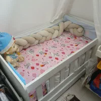 تخت گهواره کنار مادر