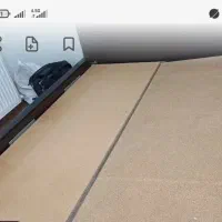 دو عدد تخت یک نفره سالم  رنگ قهوه‌ای تیره چوبی
