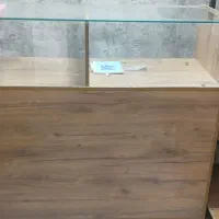 ویترین و میز