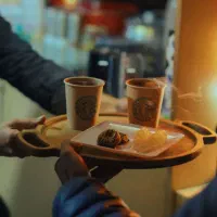 باریستا کافه سیار با روحیه خیابونی