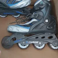 یک جفت اسکیت از برند rollerbled