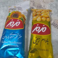 مغز بادام زمینی و مغز تخمه