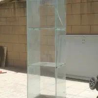 ویترین شیشه ای