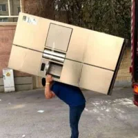 حمل بار و اثاثیه منزل.کارگر حمل یخچال ساید