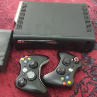 xbox360 با هارد ۱۲۰ گیگ   ۲ دسته با بازی