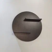 یک جفت شلف دیواری بسیار شیک