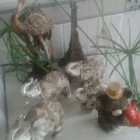 همه باهم مجسمه ها