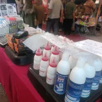 نیازمند فروشنده در نمایشگاه شهر بابک