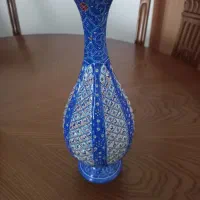 مجسمه و گلدان