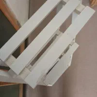 استند چوبی سفید