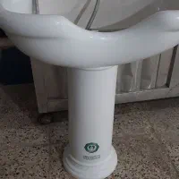 سرشور سالنی همراه با شیرآلات و صندلی اصلاح