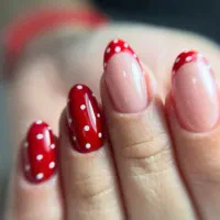 کاشت ناخن وترمیم وطراحی حرفه ای