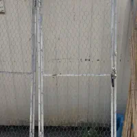 در آهنی مغازه و گنجه