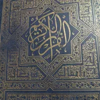 تلاوت شبانه قرآن سر مزار
