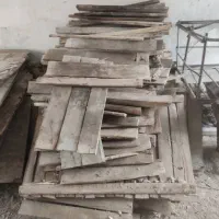 تعدادی تخته قالب بندی