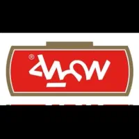 راننده و توزیع کننده نیسان با ماشین