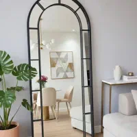اینه قدی ایستاده