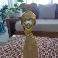 گلدان مجسمه طلایی