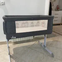 تخت کنار مادر ویرا