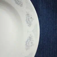 ظروف چینی ۸ نفره.