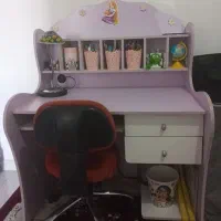 میز تحریر و کتابخونه