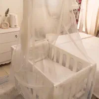 تخت کنار مادر