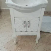 روشویی کابینتی سالم با شیرآلات کامل