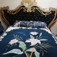 تخت و کمد چوبی