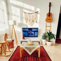 آباژور ، آواژور ایستاده چوبی کنار سالنی