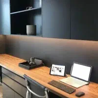 به یک نفر آقا جهت کار دفتری