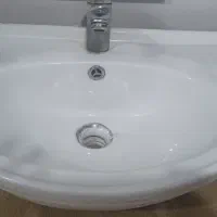 کاسه روشویی همراه با شیر وپیسوات