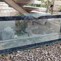 آکواریوم شیشه ای بزرگ
