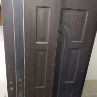 در چوبی ورودی و اتاق
