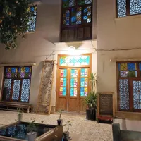خونه سنتی|اجارهٔ کوتاه‌مدت ویلا و باغ|شیراز, شاهچراغ|دیوار