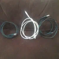 3 عدد کابل شارژ 1 تایپسی و ۲ تا غیر تایپسی قدیمی