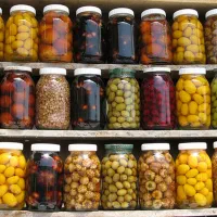 شیشه های خالی درب دار