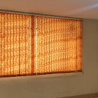 پرده عمودی مرتب تمیز