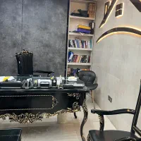 منشی خانم/جهت پاسخگویی به تلفن