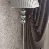 آباژور ایستاده