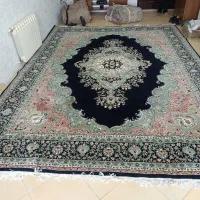 فرش ۱۲ متری باستان یزد در حد نو و کناره همرنگش
