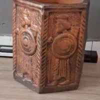گلدونه سفالی برجسته قدیمی